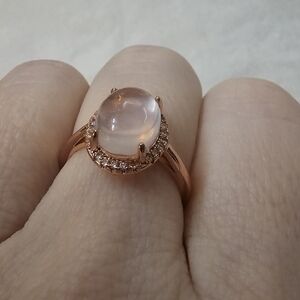 Elegant Rose Gold Ring with Rose Quarts Gemstone